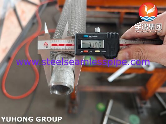 उच्च आवृत्ति वेल्डेड Serrated Fined ट्यूब TP304H बेस / SS304 फिन