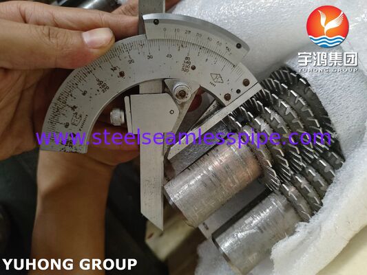 उच्च आवृत्ति वेल्डेड Serrated Fined ट्यूब TP304H बेस / SS304 फिन