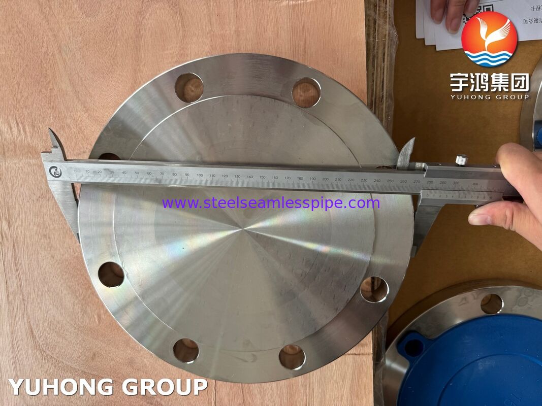 ASME SA182 F304 औद्योगिक पाइपलाइन प्रणालियों के लिए ऑस्टेनिटिक स्टेनलेस स्टील फोल्डेड फ्लैंज ASME B16.5 मानक के अनुरूप